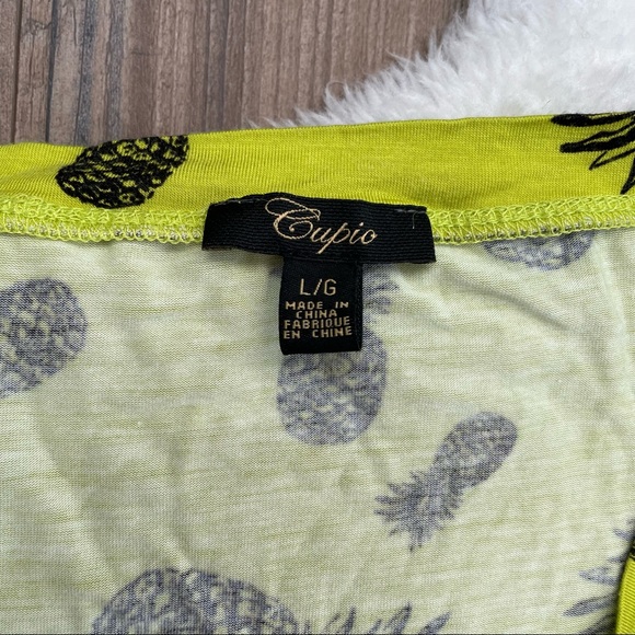 🔶2/$10🔶 Sz L Cupid Pineapple Shirt - Picture 3 of 6
